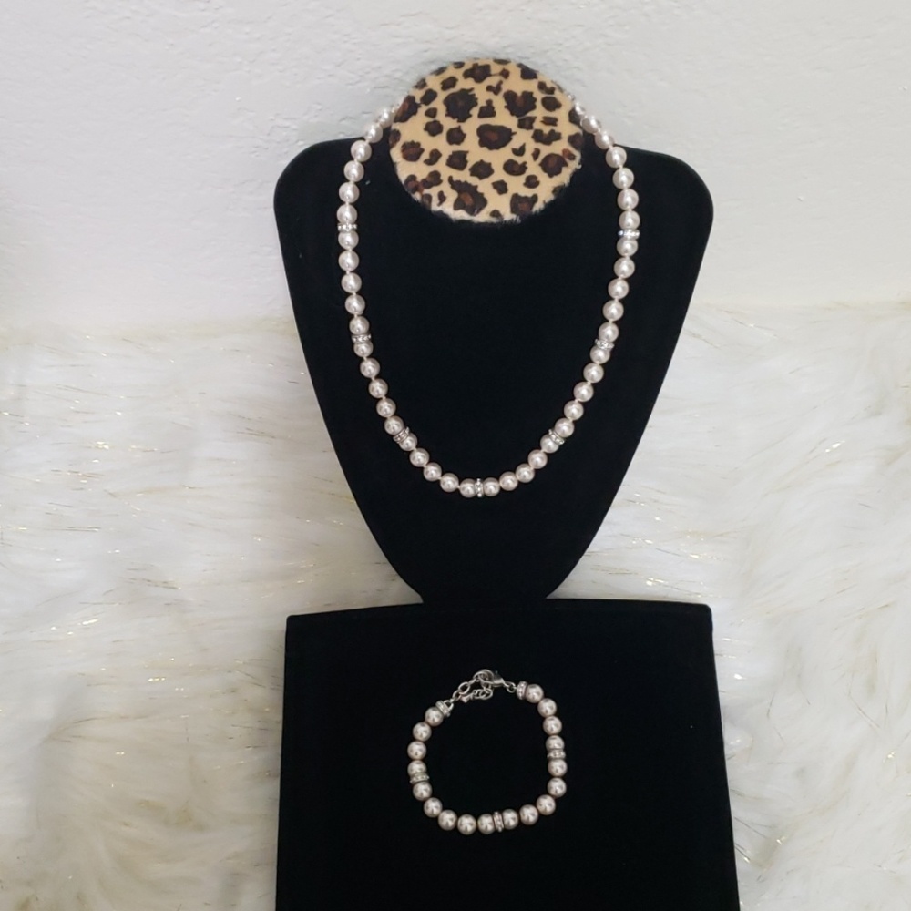 Faux Pearl necklace and bracelet set